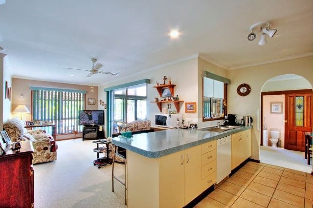 60 Baroona Street, ROCHEDALE SOUTH QLD 4123, Rochedale South - Thumbnail 3