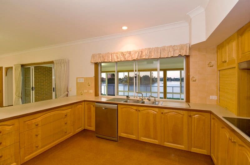 64 Waitomo Street, BROADBEACH WATERS QLD 4218, Broadbeach Waters - Thumbnail 8