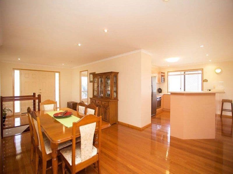 17 Golden Oak Crescent, CARINDALE QLD 4152, Carindale - Thumbnail 5