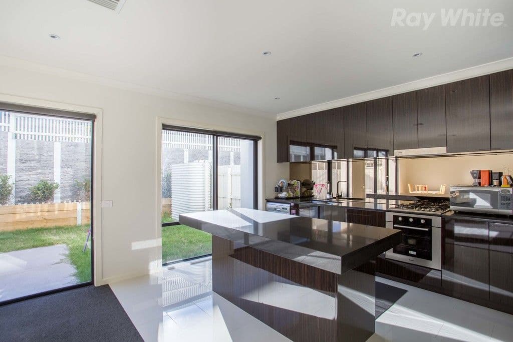 18 Manchester Crescent, Bundoora VIC 3083, Bundoora - Thumbnail 2