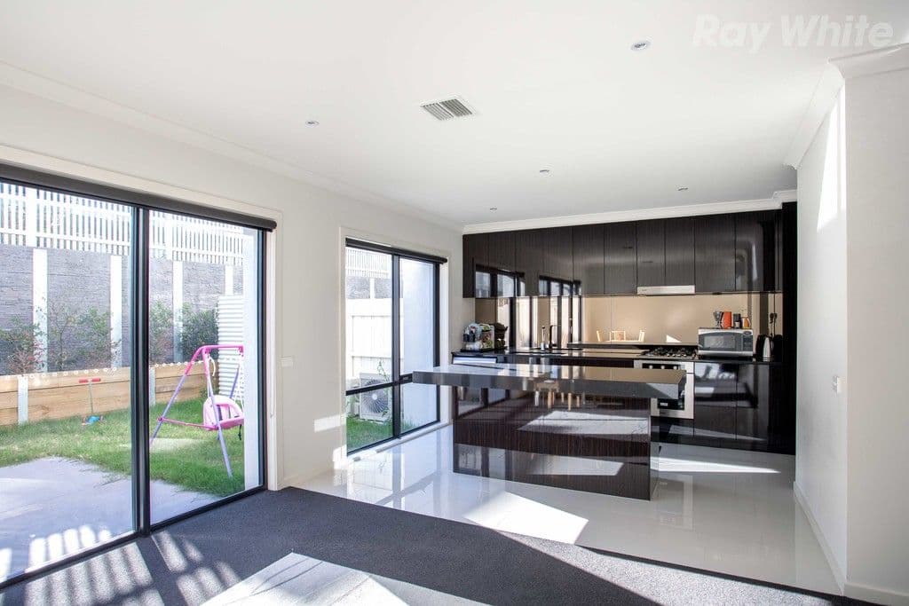 18 Manchester Crescent, Bundoora VIC 3083, Bundoora - Thumbnail 3