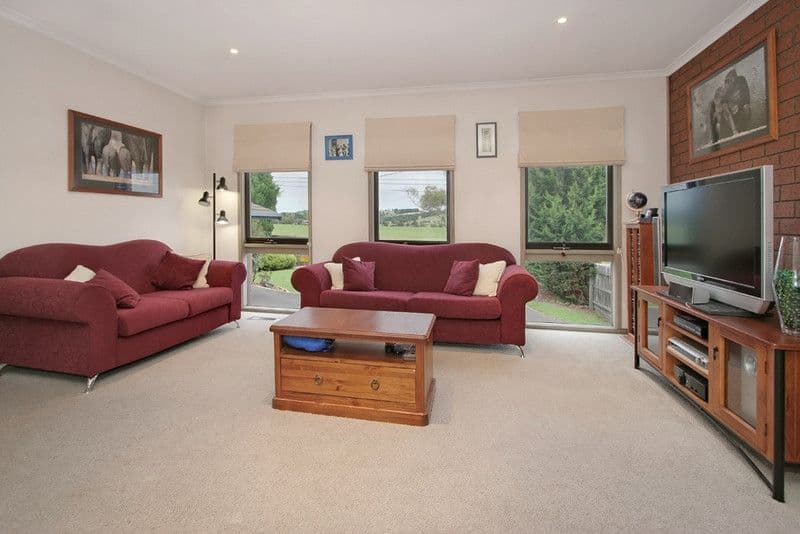 18 Napoleon Road, FERNTREE GULLY VIC 3156, Ferntree Gully - Thumbnail 2