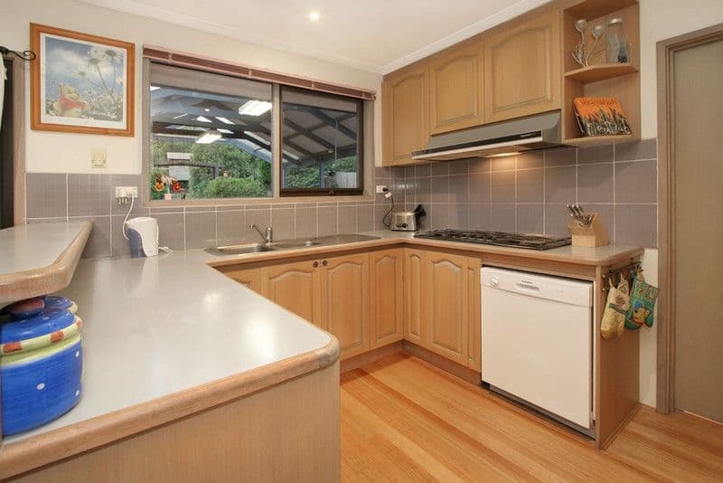 18 Napoleon Road, FERNTREE GULLY VIC 3156, Ferntree Gully - Thumbnail 4