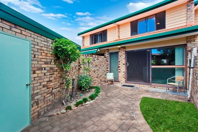 22 Dunlin Drive, BURLEIGH WATERS QLD 4220, Burleigh Waters - Thumbnail 3