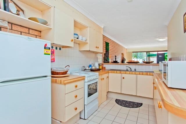 22 Dunlin Drive, BURLEIGH WATERS QLD 4220, Burleigh Waters - Thumbnail 4