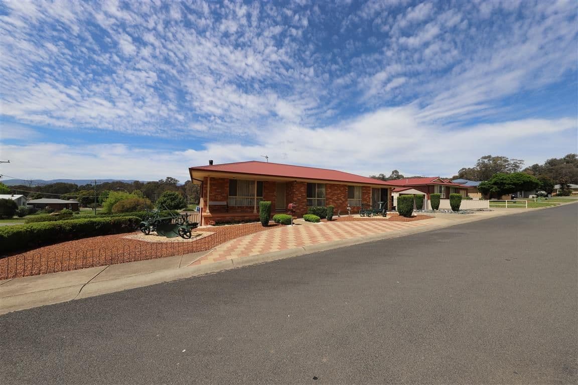 2 Harris Street, Tumut NSW 2720, Tumut - Thumbnail 2