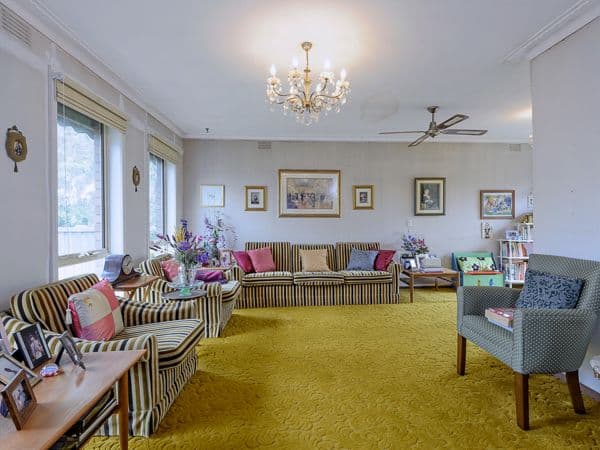 17 Travers Crescent, BURWOOD EAST VIC 3151, Burwood East - Thumbnail 2