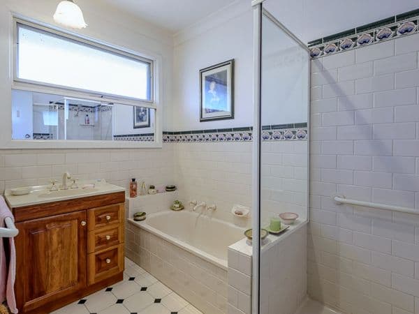 17 Travers Crescent, BURWOOD EAST VIC 3151, Burwood East - Thumbnail 3