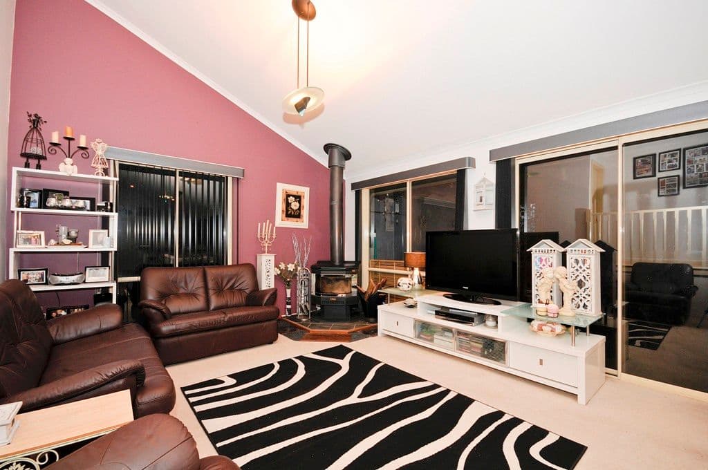 21 EDWARD Road, CHIRNSIDE PARK VIC 3116, Chirnside Park - Thumbnail 2