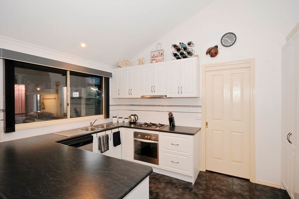 21 EDWARD Road, CHIRNSIDE PARK VIC 3116, Chirnside Park - Thumbnail 3