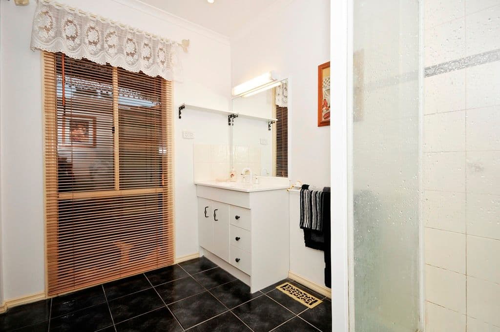 21 EDWARD Road, CHIRNSIDE PARK VIC 3116, Chirnside Park - Thumbnail 6