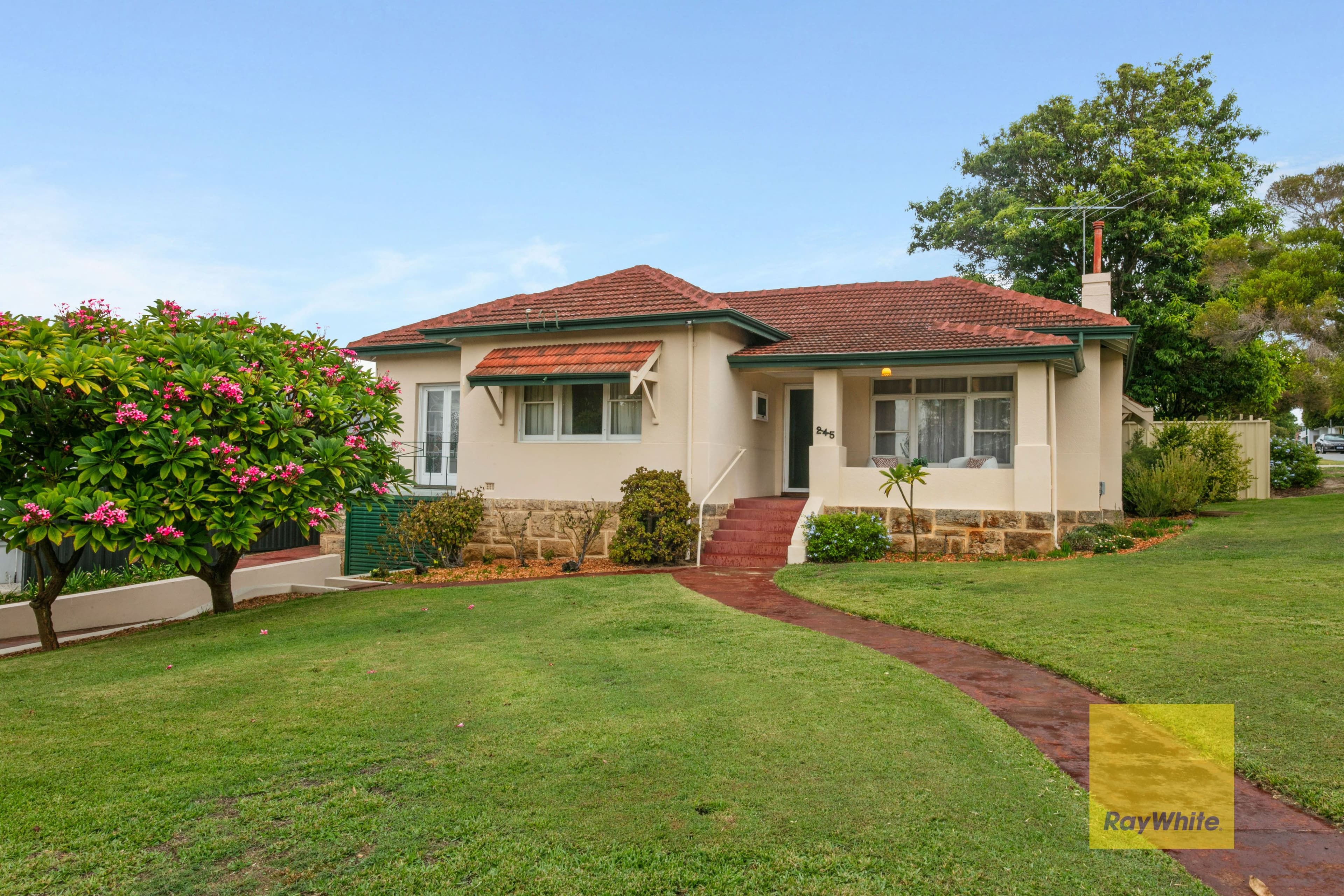 25 Hill Street Currimundi QLD, Currimundi - Image 1