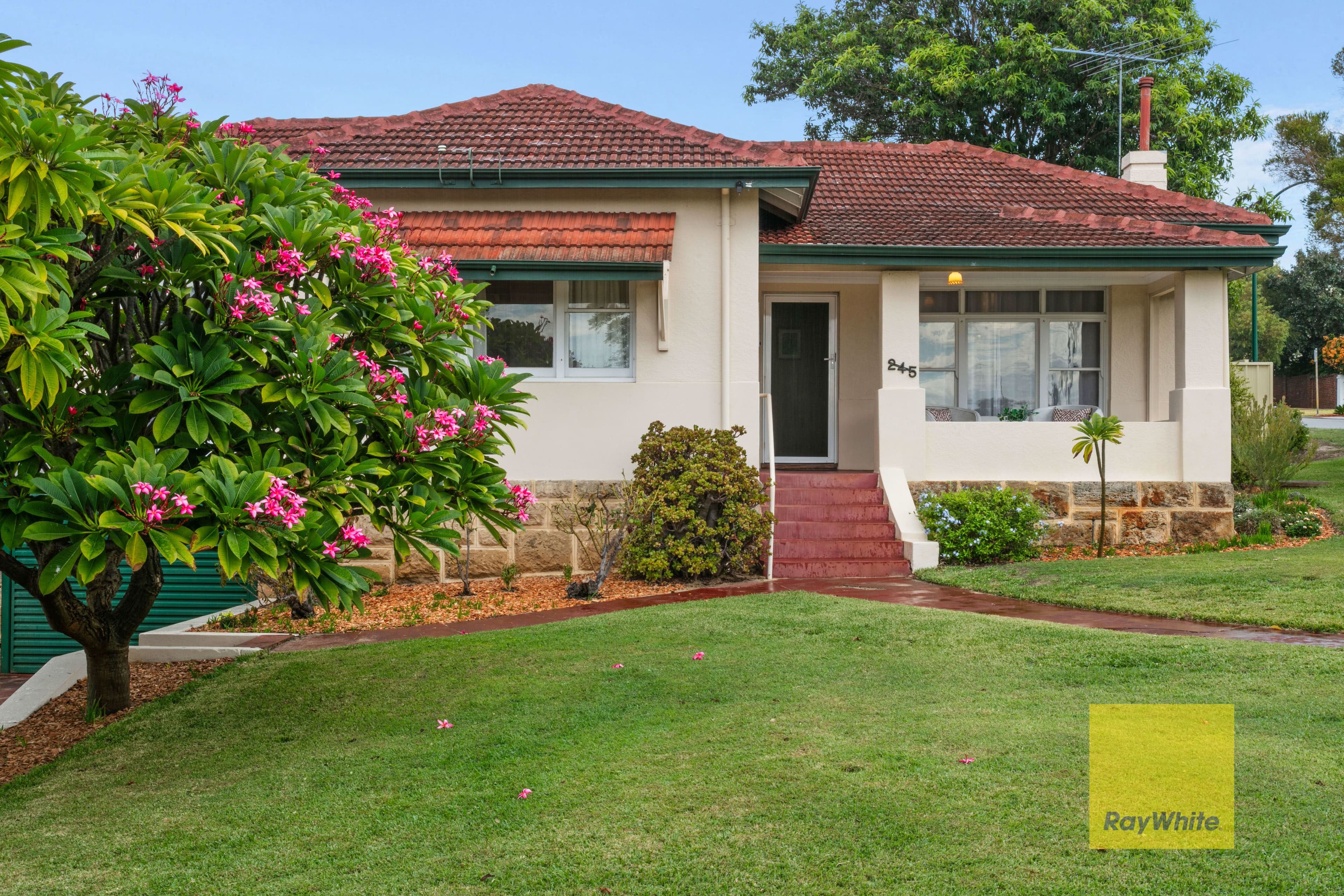 25 Hill Street Currimundi QLD, Currimundi - Thumbnail 2