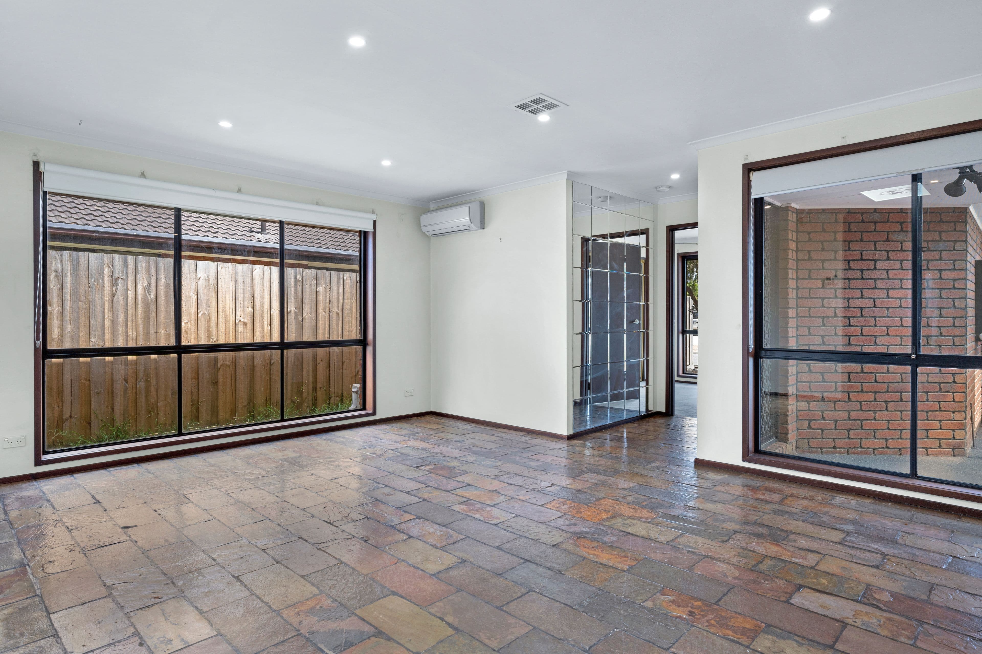 34 Songlark Crescent, Werribee VIC 3030, Werribee - Thumbnail 2