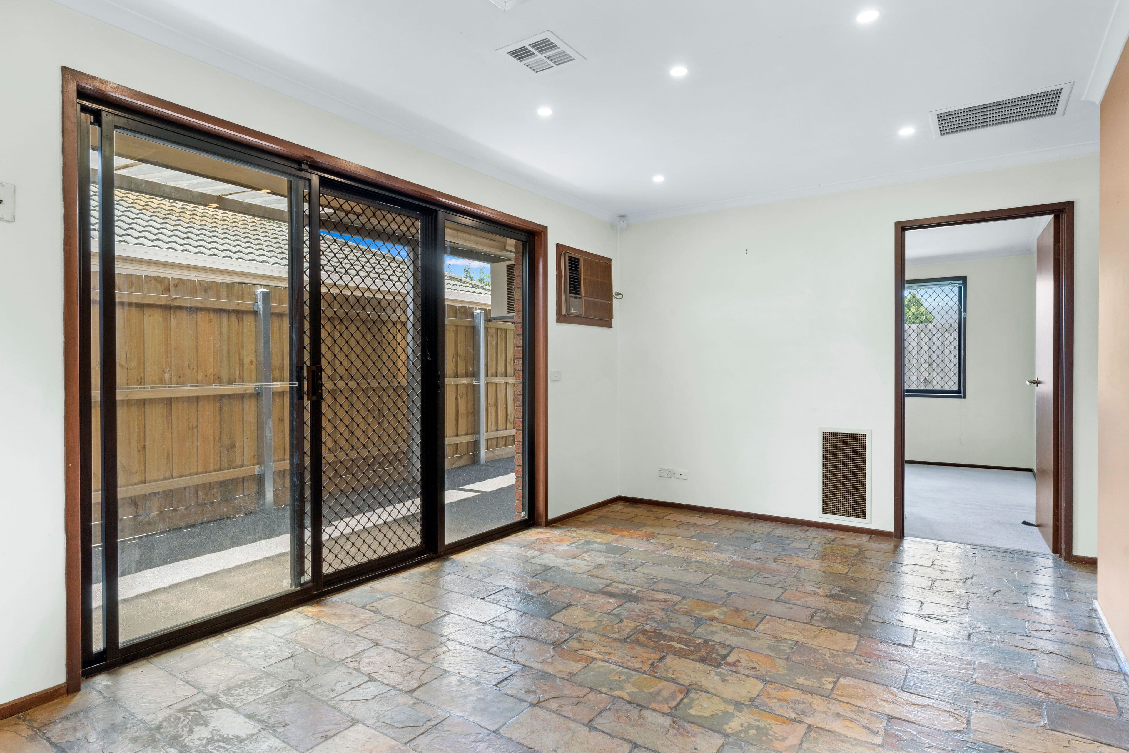 34 Songlark Crescent, Werribee VIC 3030, Werribee - Thumbnail 3