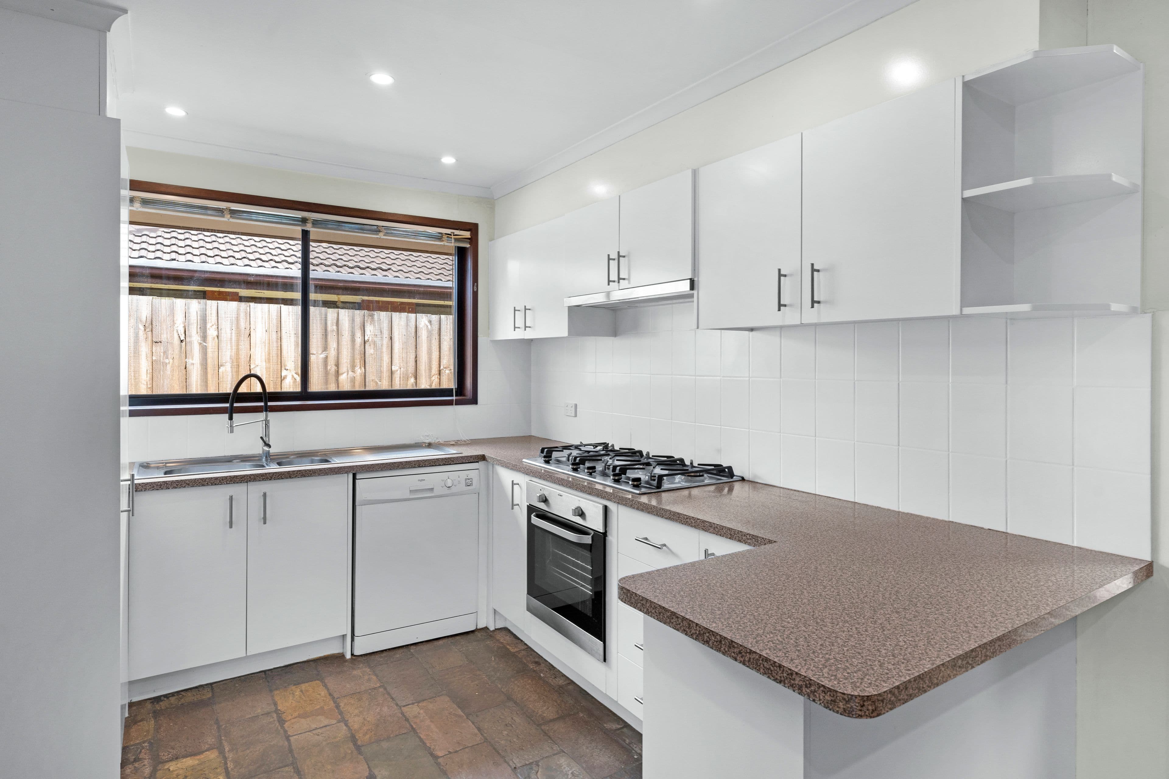34 Songlark Crescent, Werribee VIC 3030, Werribee - Thumbnail 5