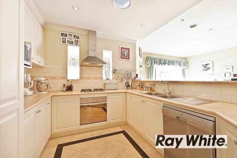 1 Pineview Court, NARRE WARREN SOUTH VIC 3805, Narre Warren South - Thumbnail 2