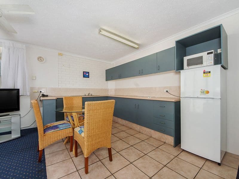 40 Surf Parade, BROADBEACH QLD 4218, Broadbeach - Thumbnail 3
