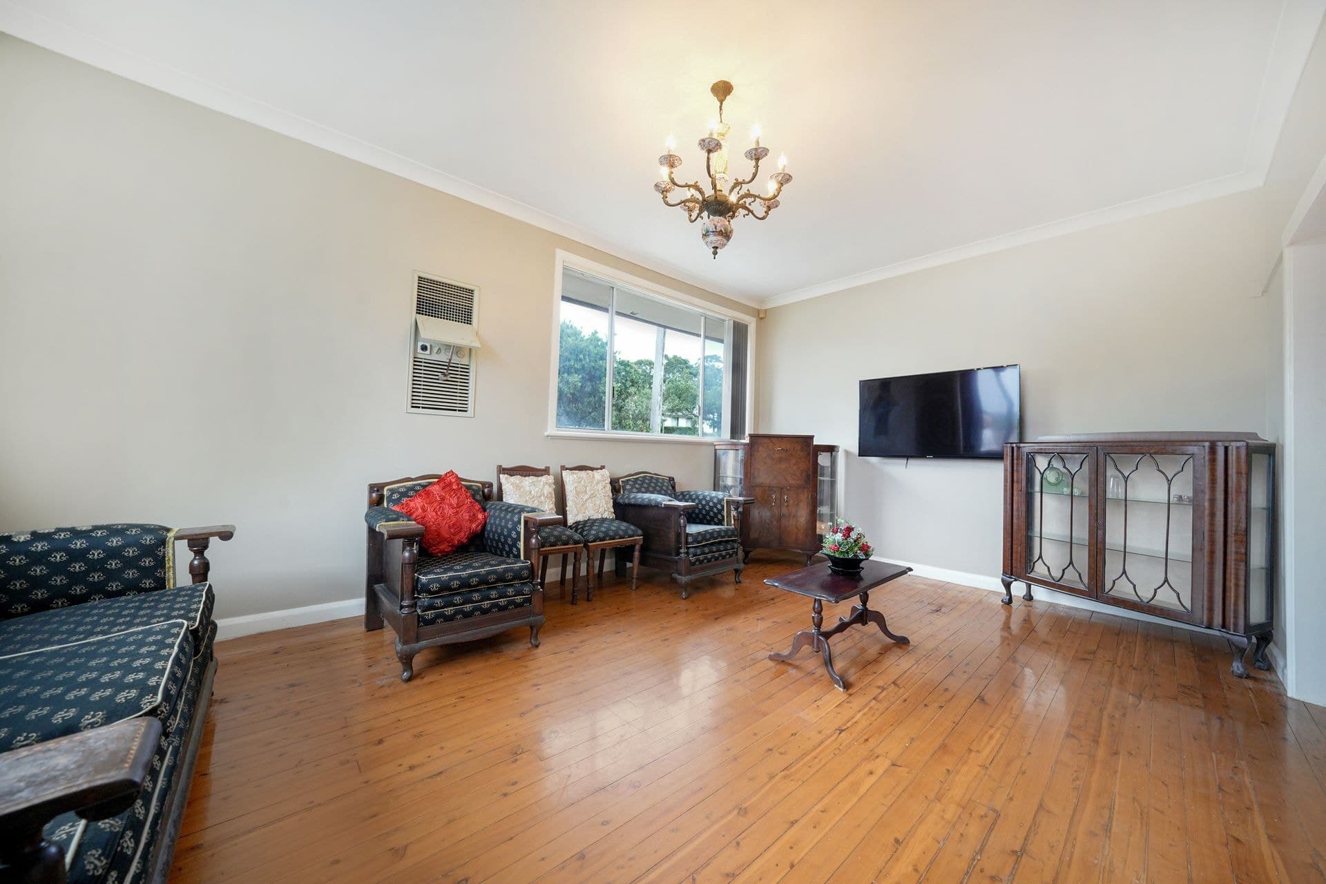 36 The Crescent, Toongabbie, NSW, 2146, Toongabbie - Thumbnail 2