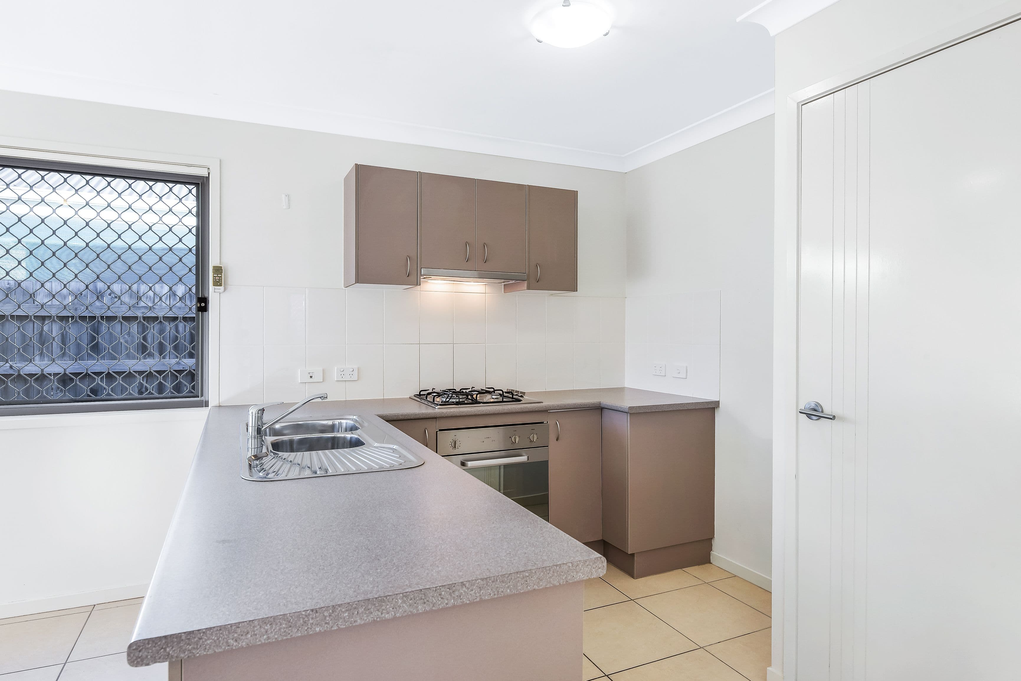 24 Waterlilly Court, Rothwell QLD 4022, Rothwell - Thumbnail 2