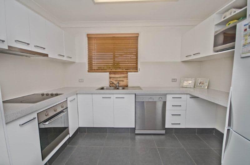 18 Peter Parade, MERMAID WATERS QLD 4218, Mermaid Waters - Thumbnail 6