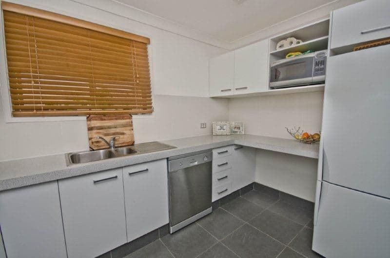 18 Peter Parade, MERMAID WATERS QLD 4218, Mermaid Waters - Thumbnail 7