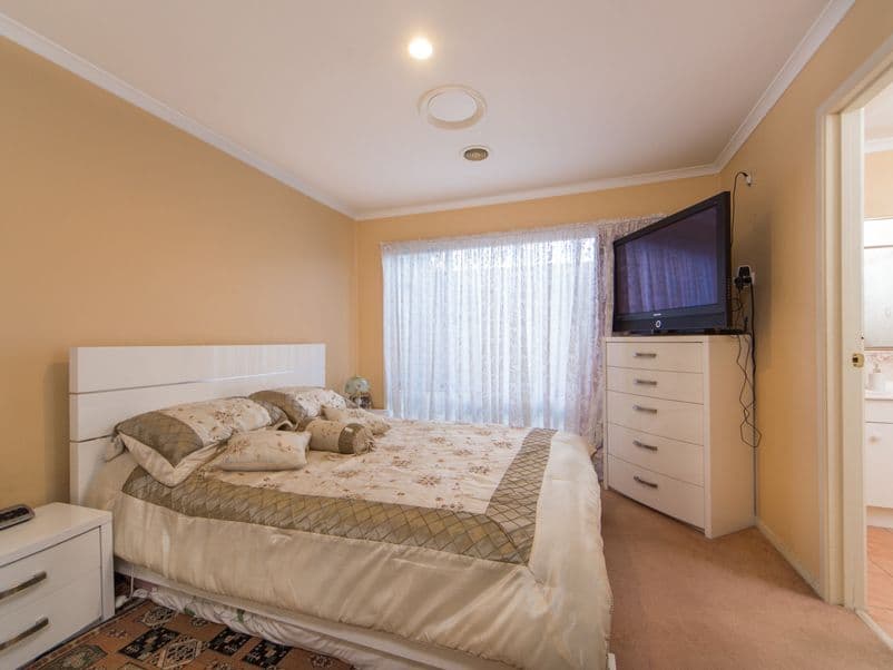 5 The Retreat, HAMPTON PARK VIC 3976, Hampton Park - Thumbnail 2