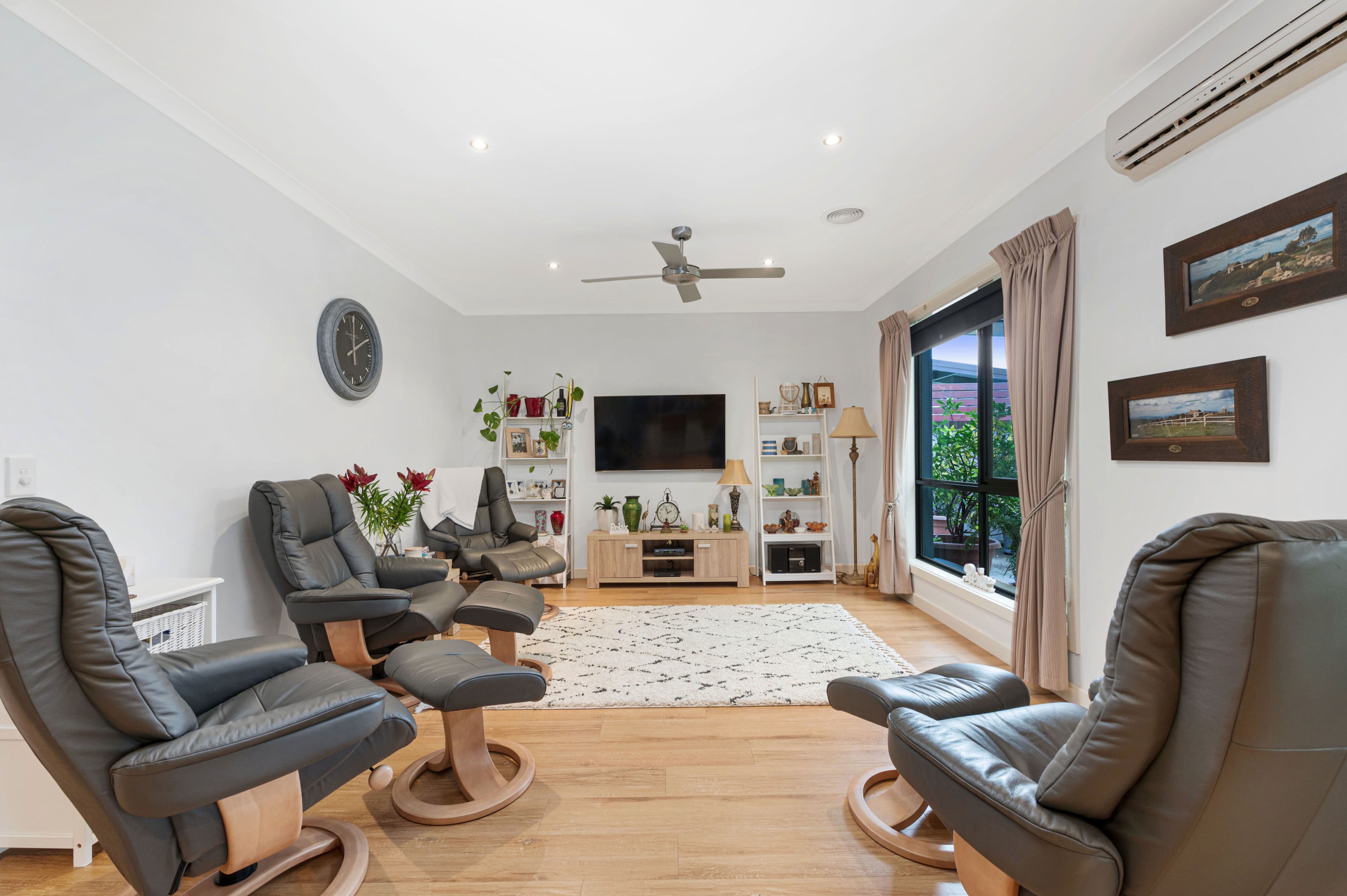 25 Brighton Court, Wendouree VIC 3355, Wendouree - Thumbnail 2