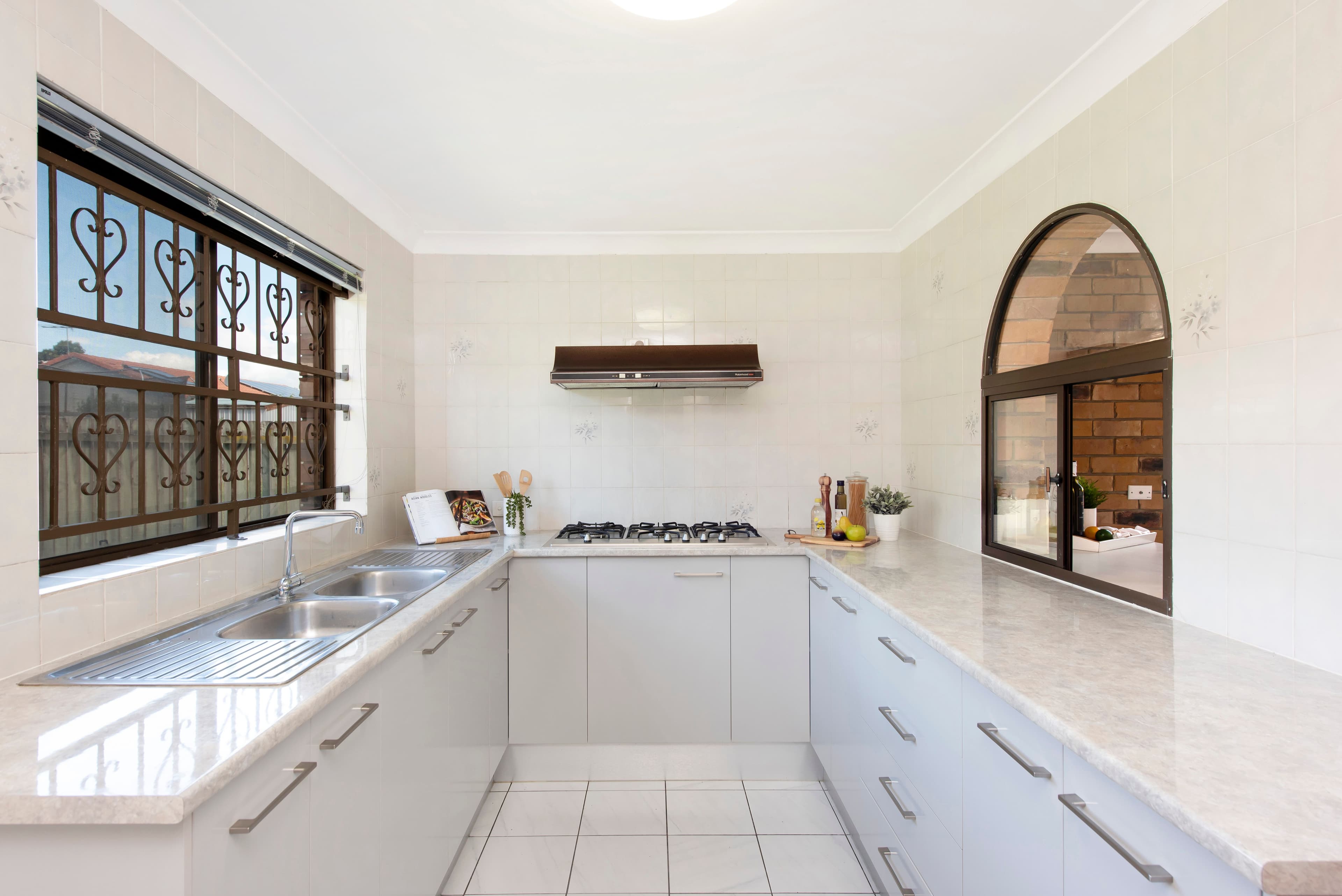 12 Lindisfarne Street, Carindale QLD 4152, Carindale - Thumbnail 4