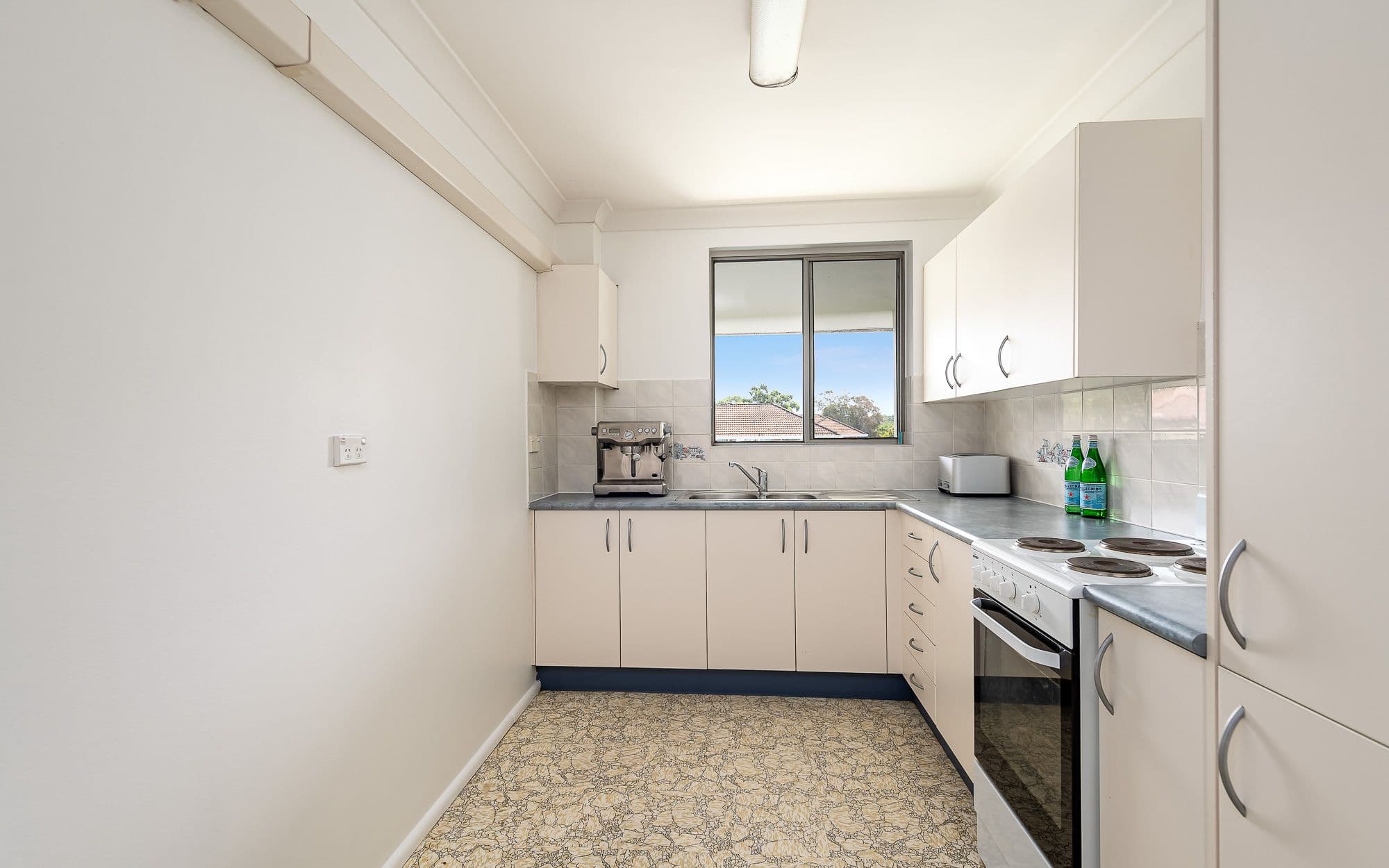10-12 Curtis Street, Caringbah NSW 2229, Caringbah - Thumbnail 4