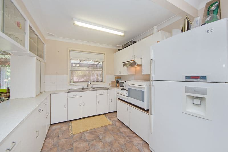 7 Lakin Street, Bateau Bay NSW 2261, Bateau Bay - Thumbnail 3