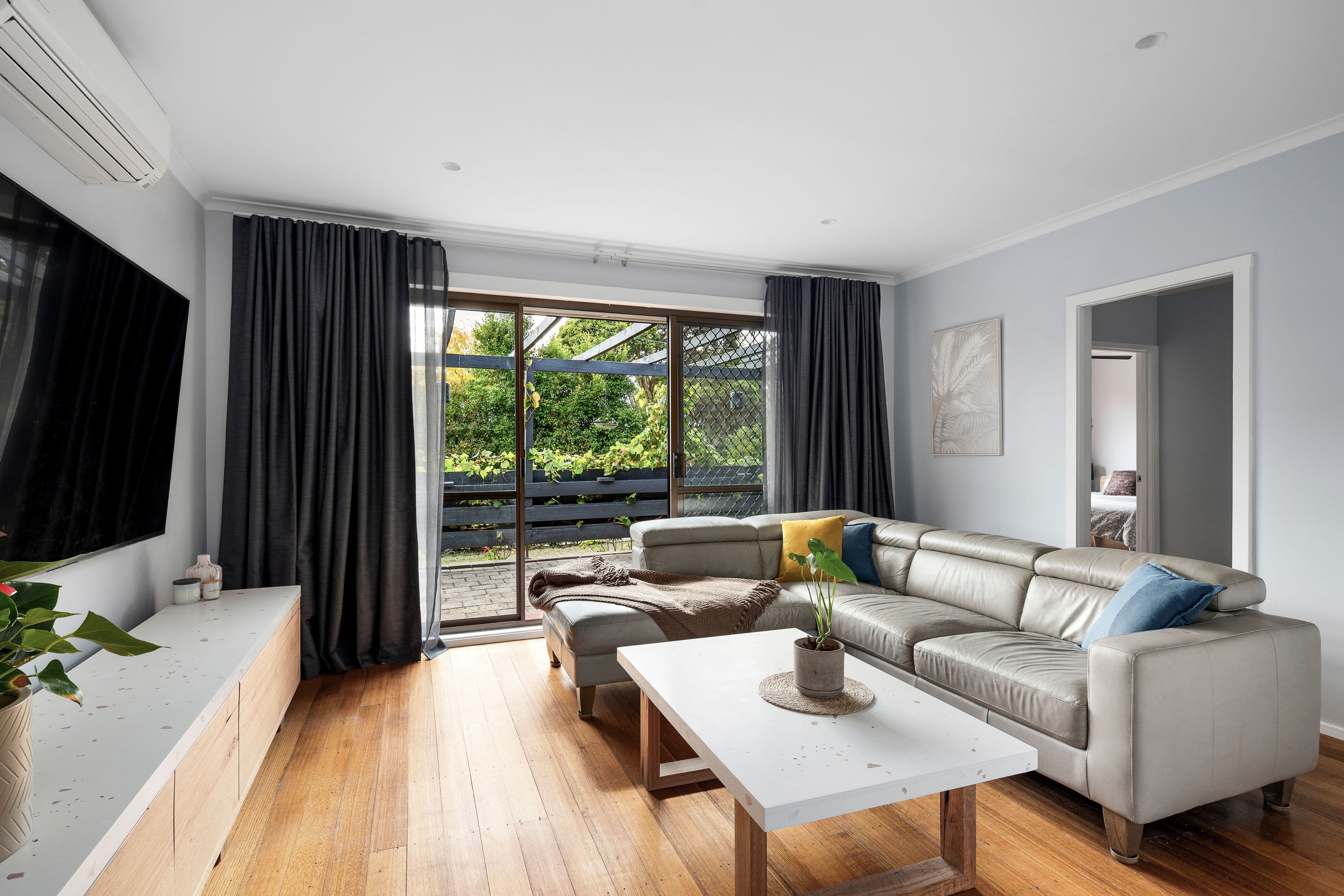 8 Nodding Avenue, Frankston North VIC 3200, Frankston North - Thumbnail 2