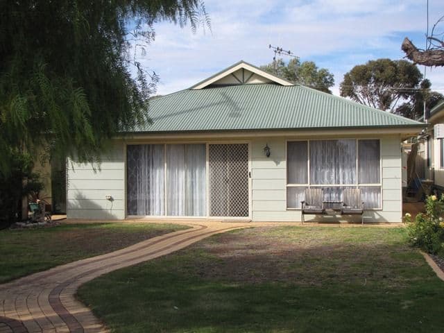 17 Queen Elizabeth Drive, BARMERA SA 5345, Barmera - Image 1