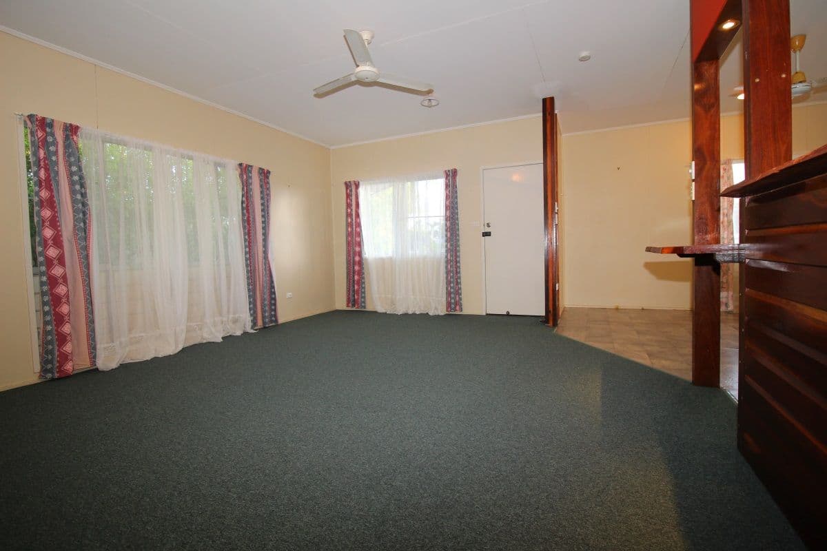 109 Harris Street, Emerald QLD 4720, Emerald - Thumbnail 3