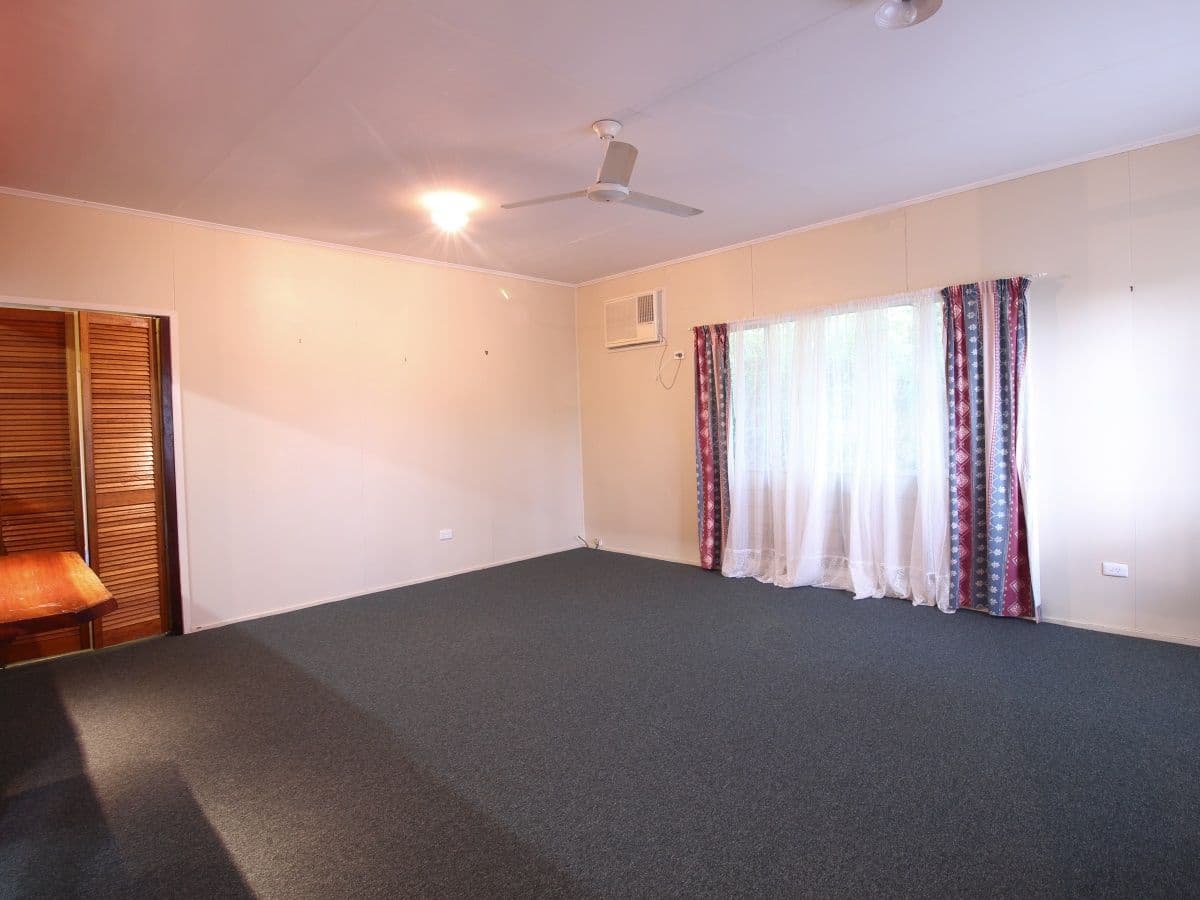109 Harris Street, Emerald QLD 4720, Emerald - Thumbnail 4
