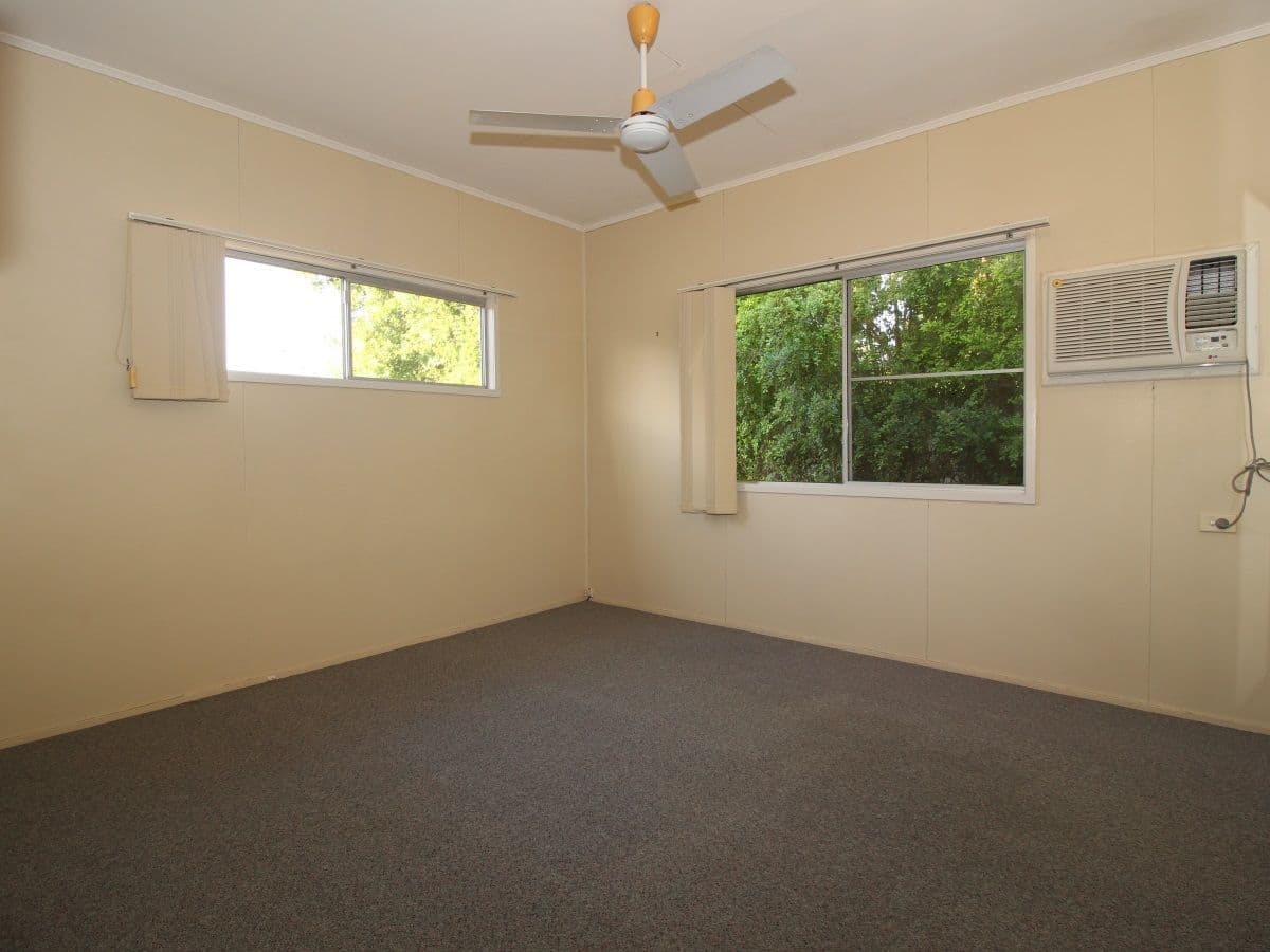 109 Harris Street, Emerald QLD 4720, Emerald - Thumbnail 8