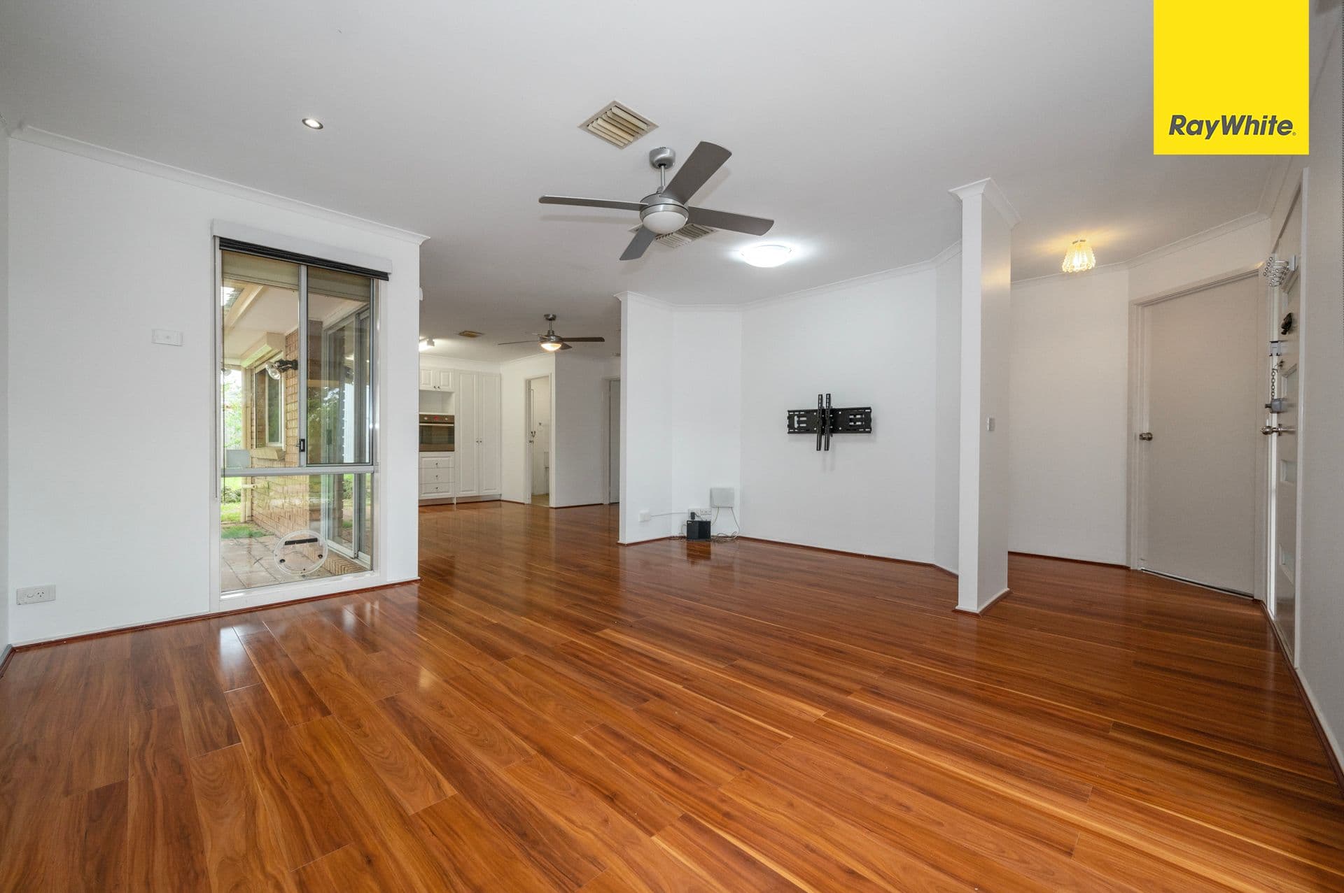 21 Sutherland Avenue, Melton South VIC 3338, Melton South - Thumbnail 7