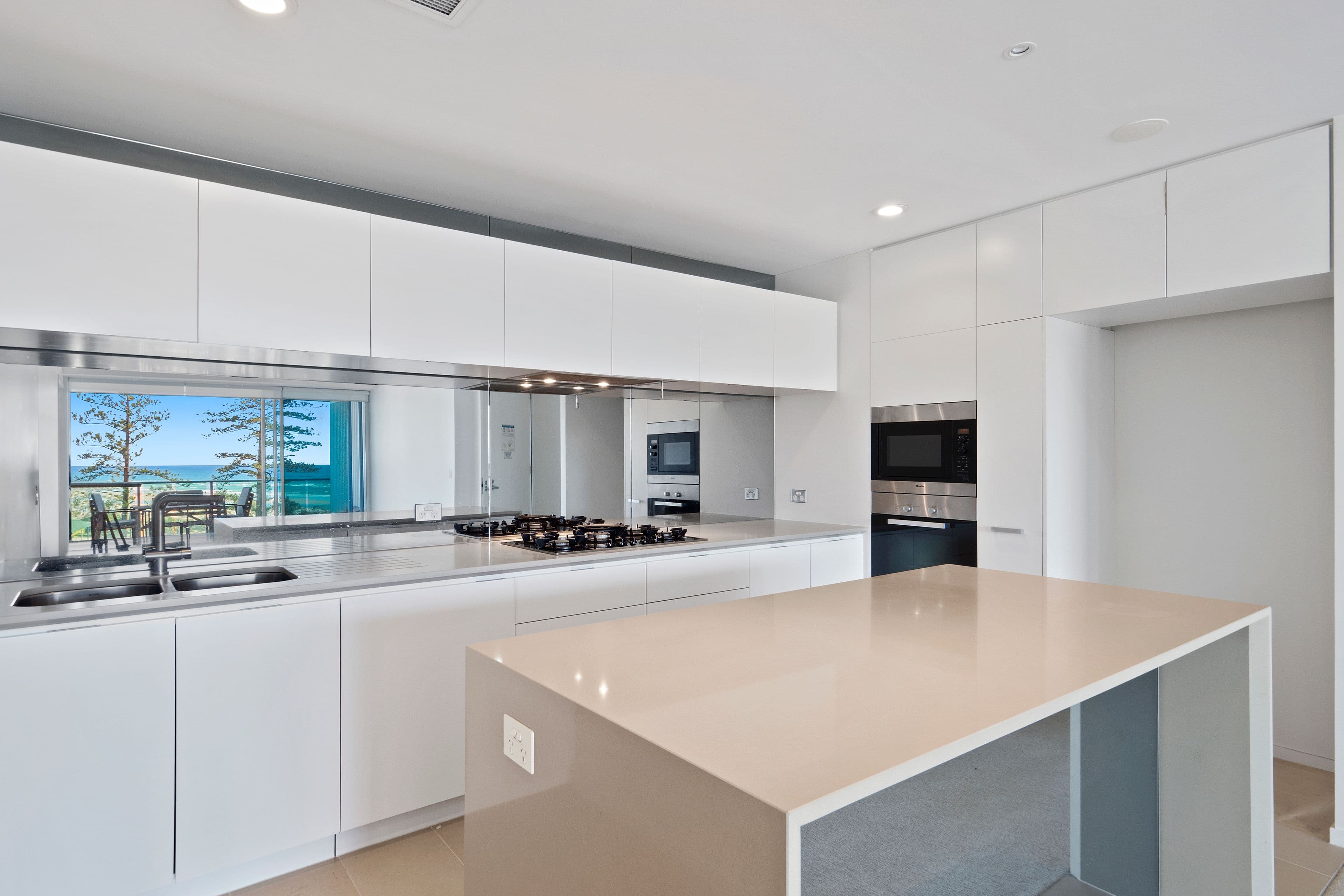 1 Douglas Street 'Nirvana', Kirra QLD 4225, Kirra - Thumbnail 2