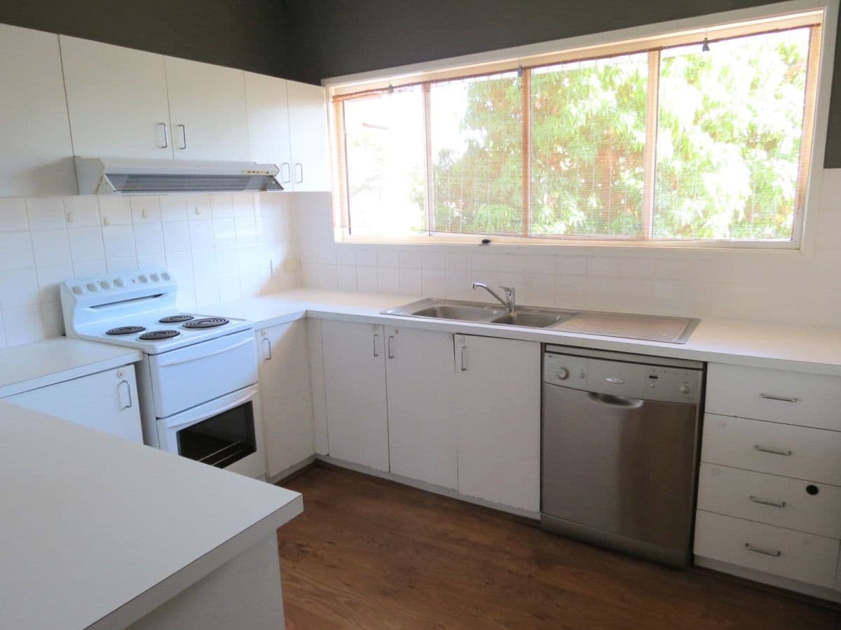 199 Borilla Street, EMERALD QLD 4720, Emerald - Thumbnail 2
