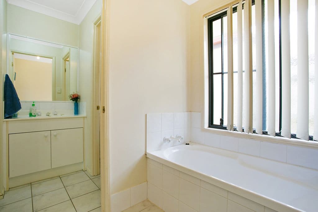 48 Serafina Drive, Helensvale QLD 4212, Helensvale - Thumbnail 8