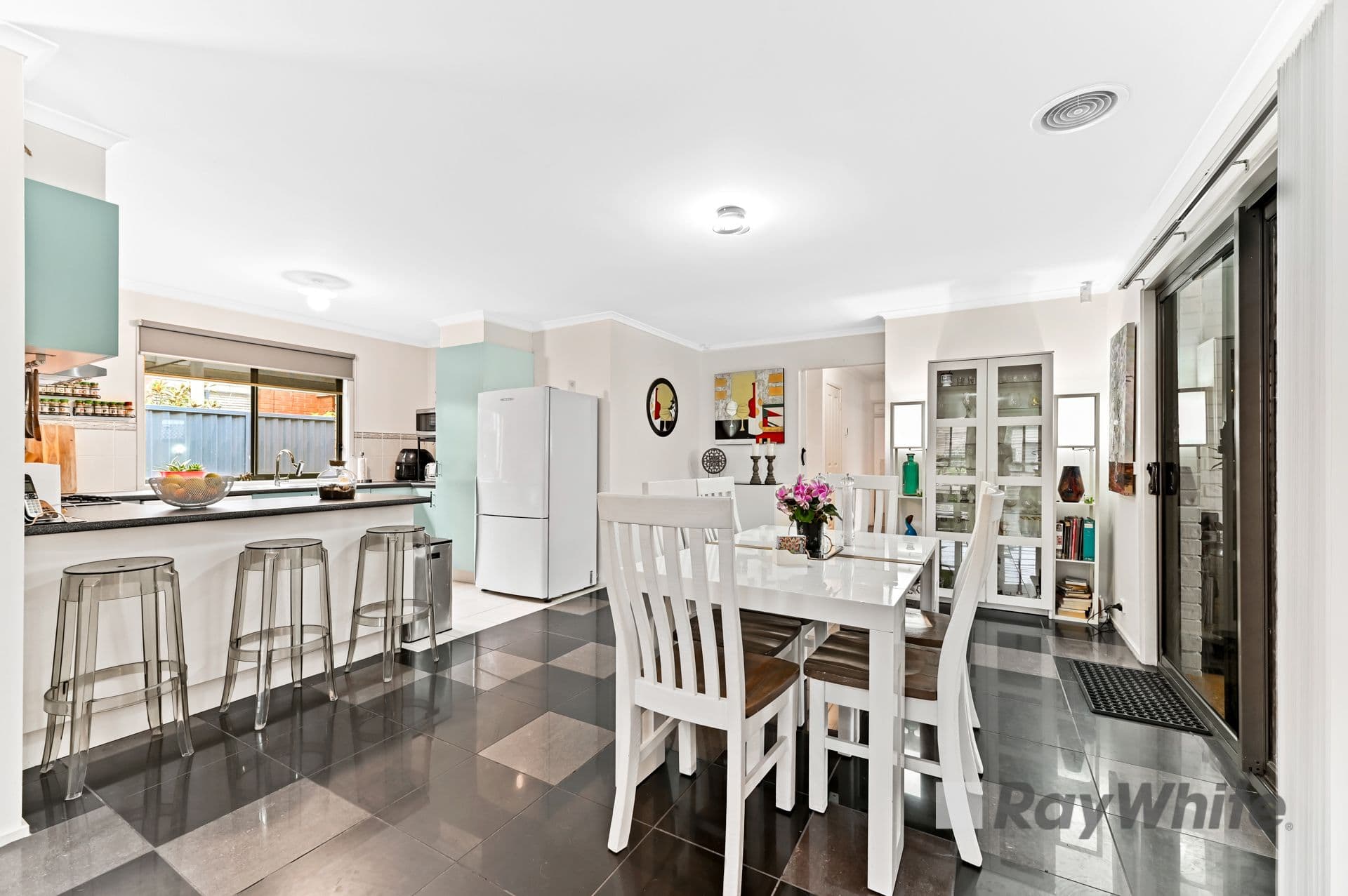 6 Paperbark Drive, Pakenham VIC 3810, Pakenham - Thumbnail 4