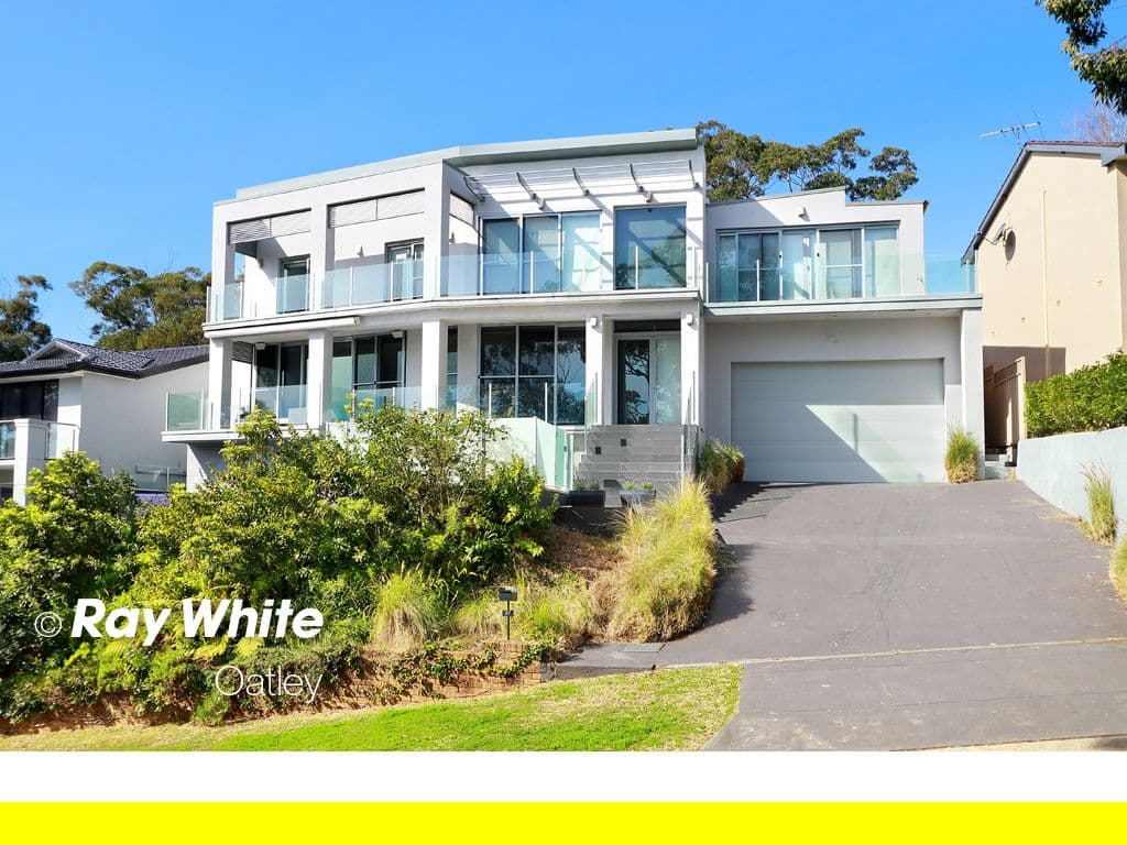 37 Cedar Street, Lugarno - Image 1