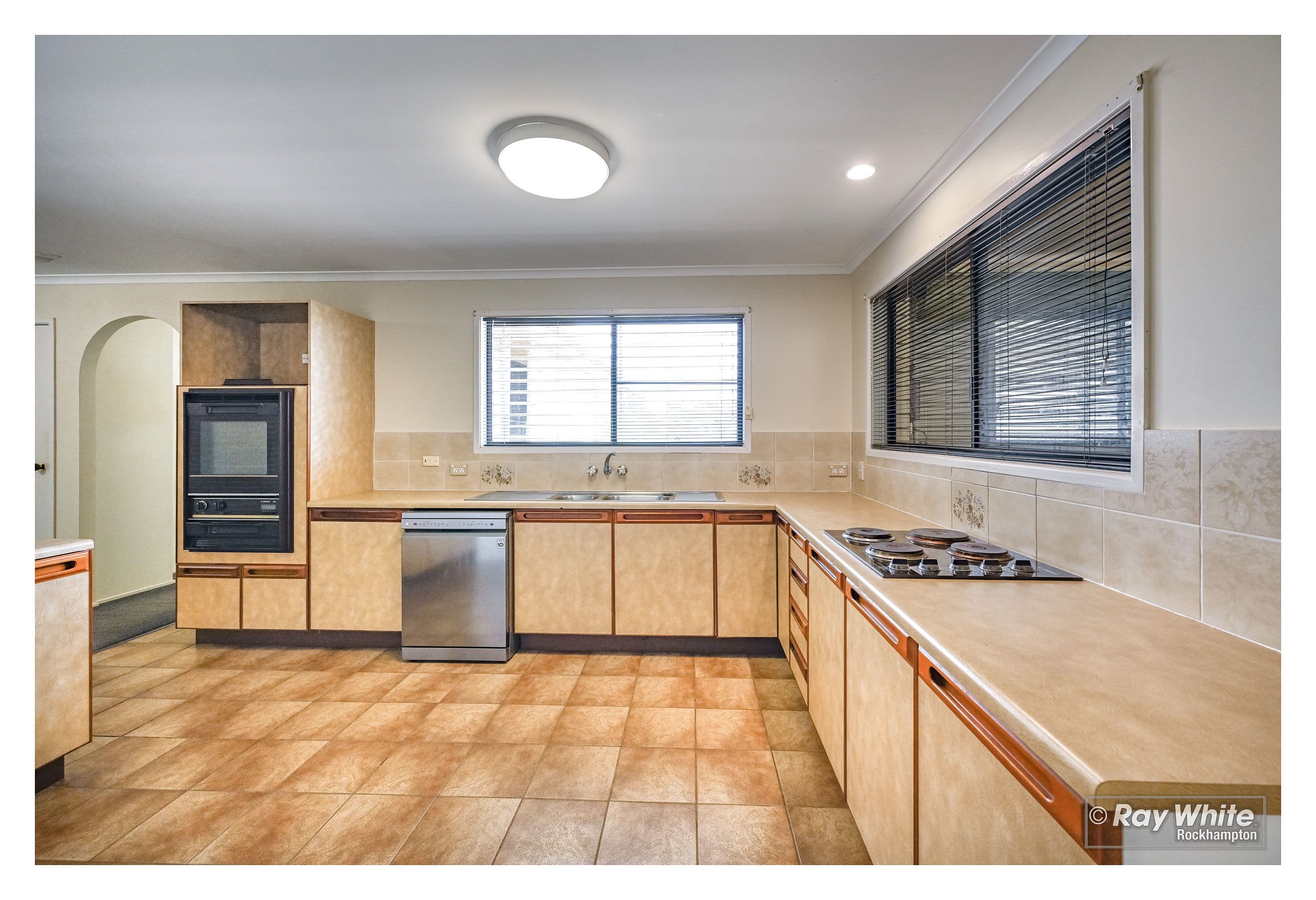 28 Kingfisher Parade, Norman Gardens QLD 4701, Norman Gardens - Thumbnail 3