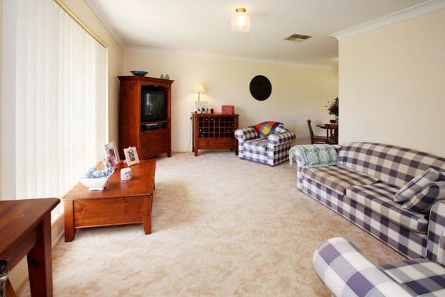 16 Kaldari Crescent, GLENFIELD PARK NSW 2650, Glenfield Park - Thumbnail 2