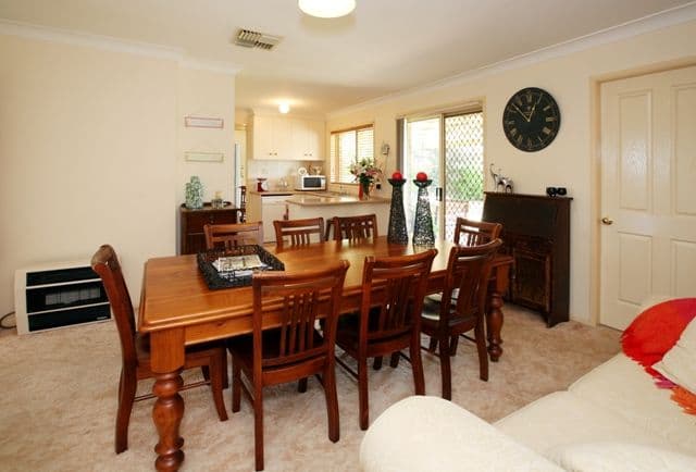 16 Kaldari Crescent, GLENFIELD PARK NSW 2650, Glenfield Park - Thumbnail 4