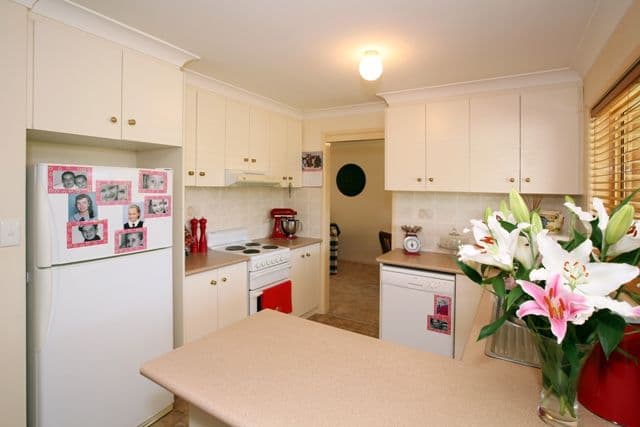 16 Kaldari Crescent, GLENFIELD PARK NSW 2650, Glenfield Park - Thumbnail 5