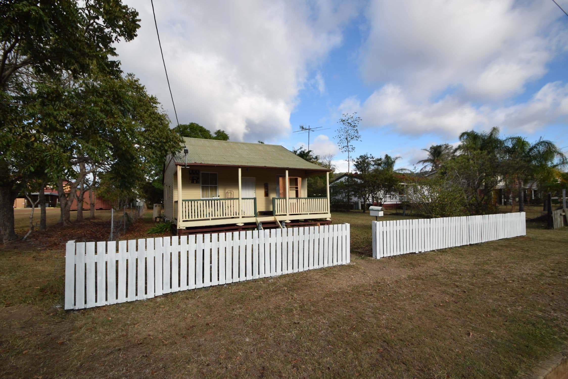12 Adelaide Street, Esk QLD 4312, Esk - Thumbnail 3