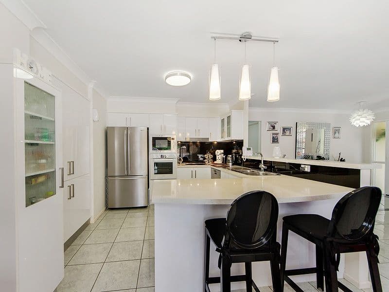 4 Casablanca Court, Burleigh Waters QLD 4220, Burleigh Waters - Thumbnail 2