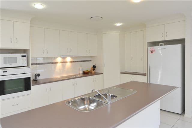 1 Madison Court, GLENVALE QLD 4350, Glenvale - Thumbnail 3
