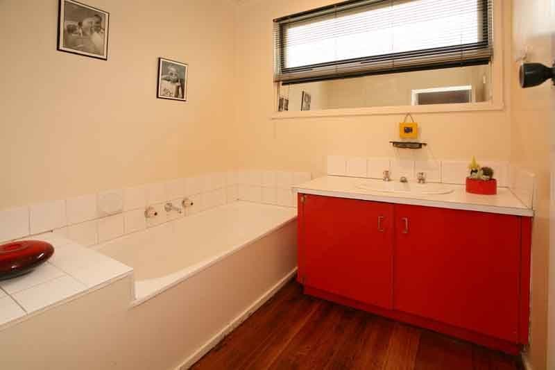 3 Champion Crescent, GLEN WAVERLEY VIC 3150, Glen Waverley - Thumbnail 8